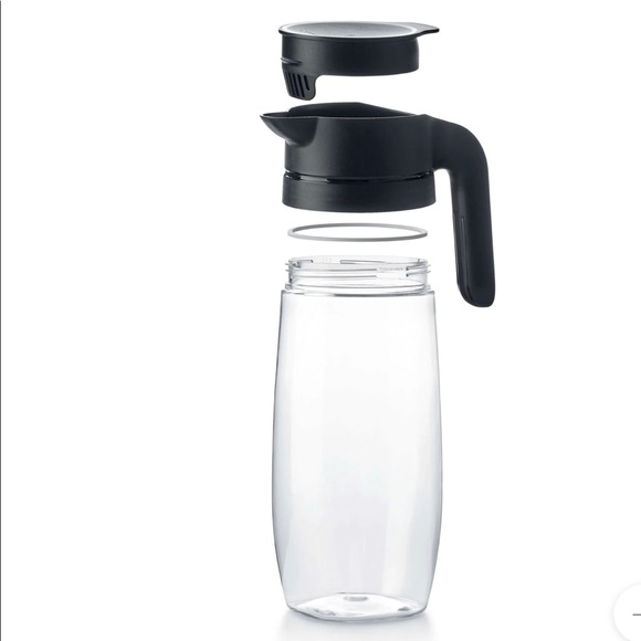 Tupperware Clearly Elegant Pitcher New !!! - Picture 4 of 4